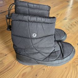 Womens Snow Boots (Size 10.5 / 11)