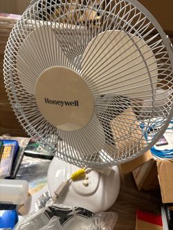 Honeywell Desktop Fan White