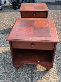 Side table - Pair of Wood End Tables