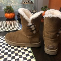 Uggs Size 8 New 