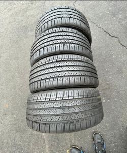 245-45R19 viendo juego de llantas Goodyear tires en perfecta condición 80%life