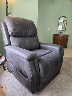Recliner lift chair
