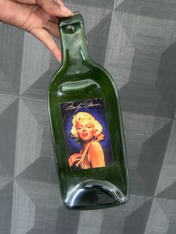 Marilyn Monroe Upcycled Glass Bottle Wall Art – Green