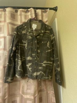 NEW CAMOUFLAGE LARGE JUNIOR JACKET TAG ATTACHED