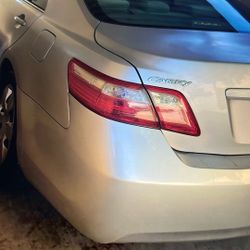 2009 Toyota Camry Le Four-Cylinder, Power Windows, Air Conditioner, Great Condition In And Out Good Tires Runs Great Clean Title