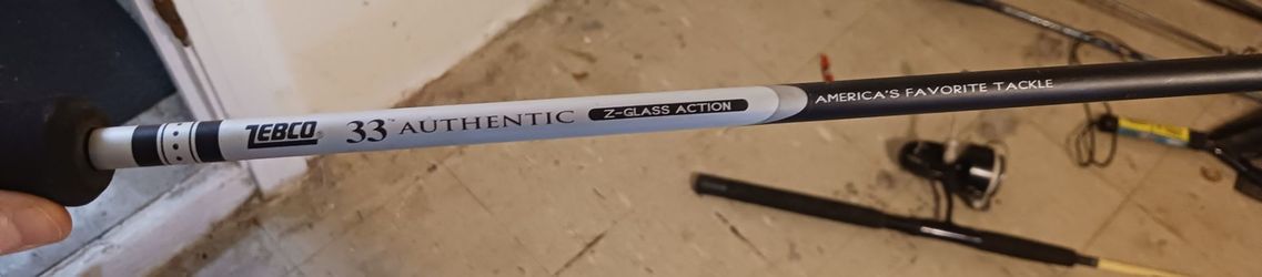 USED ZEBCO 33 AUTHENTIC SPINCAST FISHING ROD FEATURING Z-GLASS ACTION CONSTRUCTION *READ THE DESCRIPTION & SEE ALL PICS*