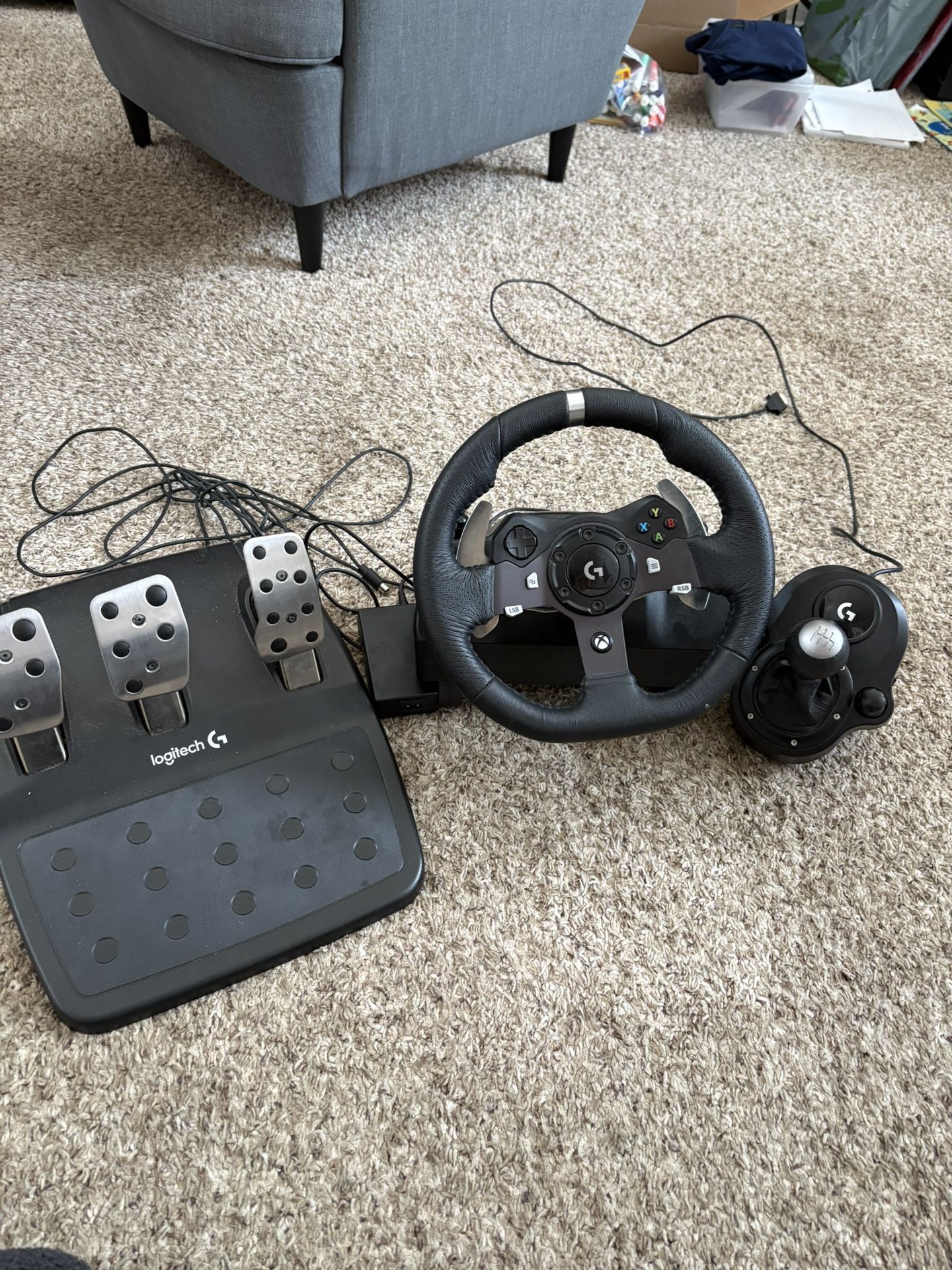 Logitech G920 Driving Force Racing Wheel, Pedal And Shifter. Xbox/PC