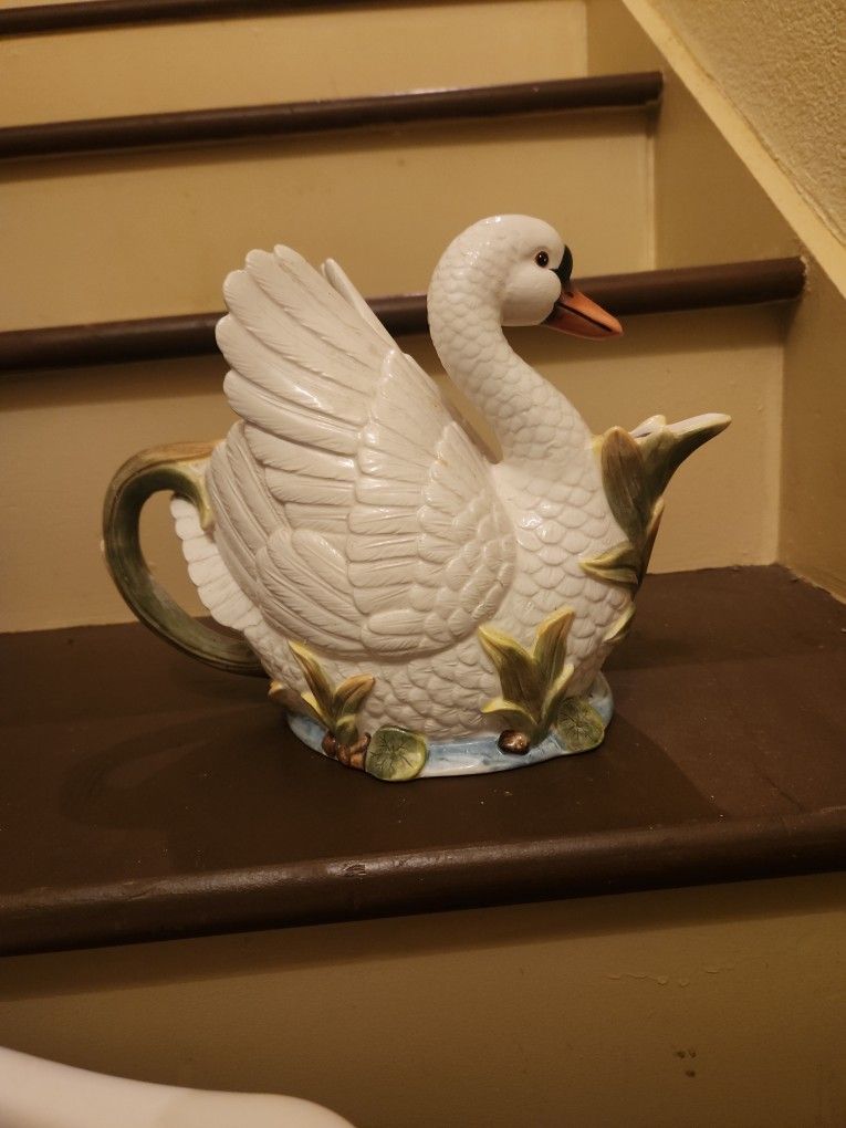 Ceramic Swan Pitcher