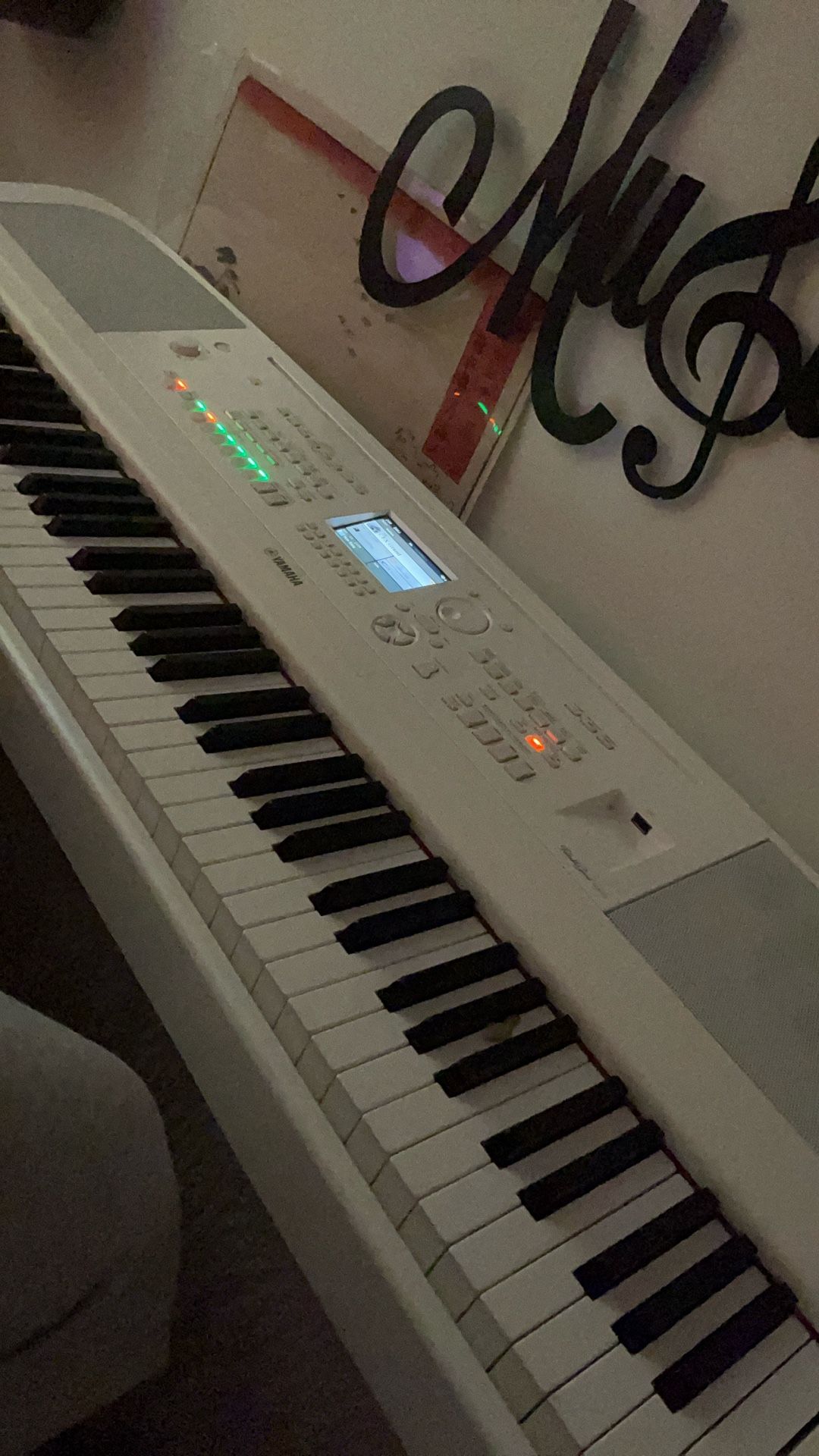 DGX 670 PORTABLE DIGITAL GRAND PIANO, Comes With Original Pedal And Power cord, Nothings Wrong With It