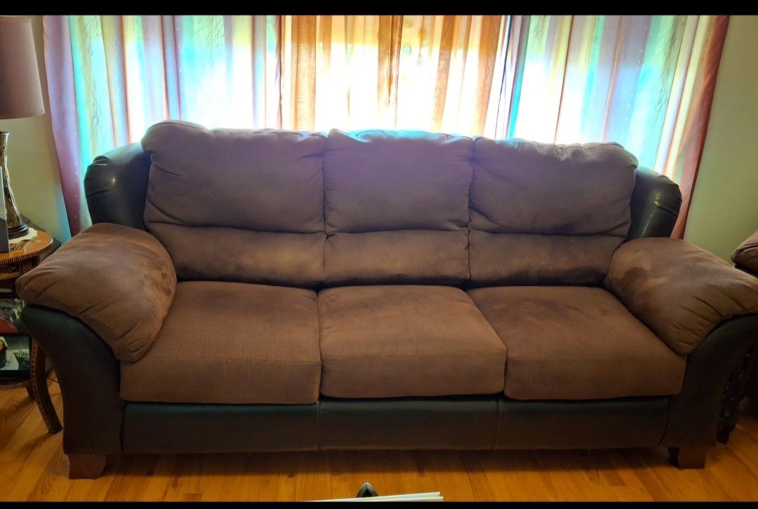 Living Room Furniture (6) Pieces