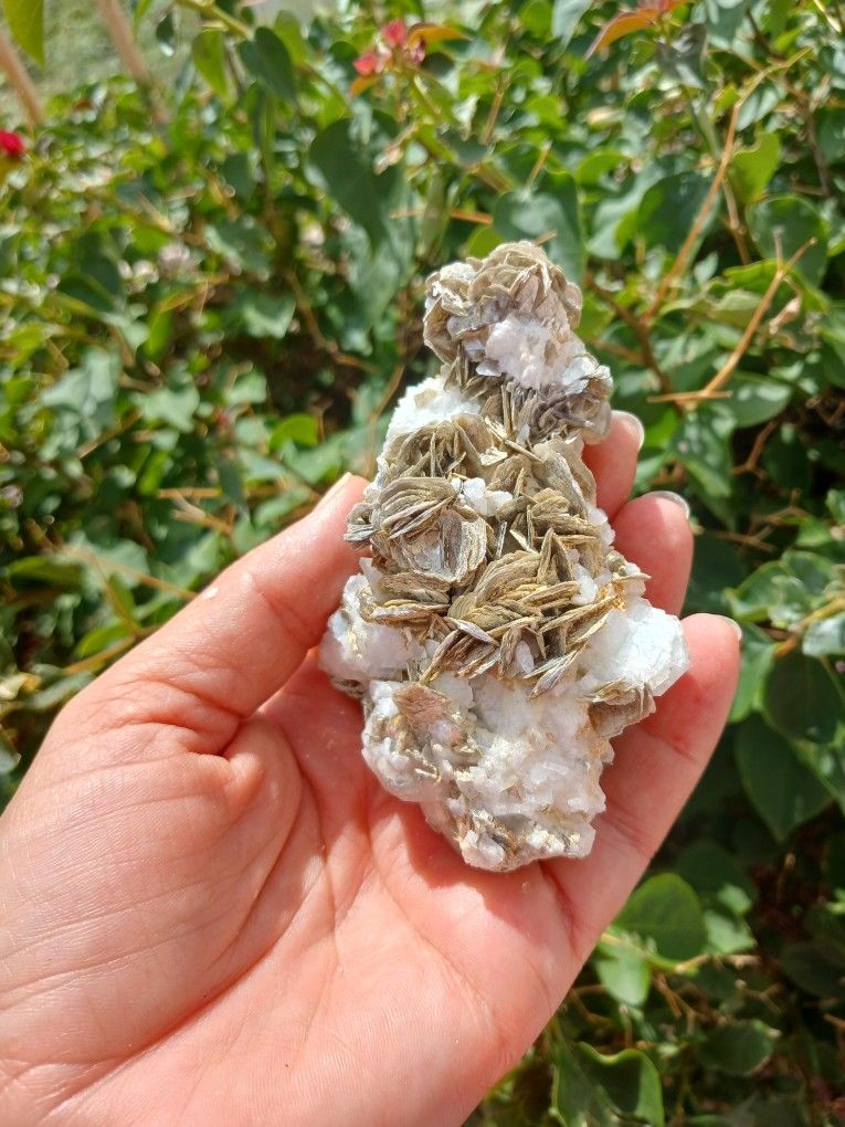 162 GRAMS ALBITE WITH MUSCOVITE FROM BRAZIL