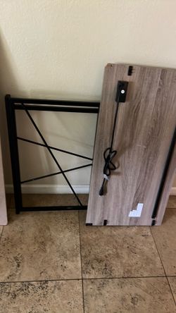 Desk cracked corner faux wood metal frame