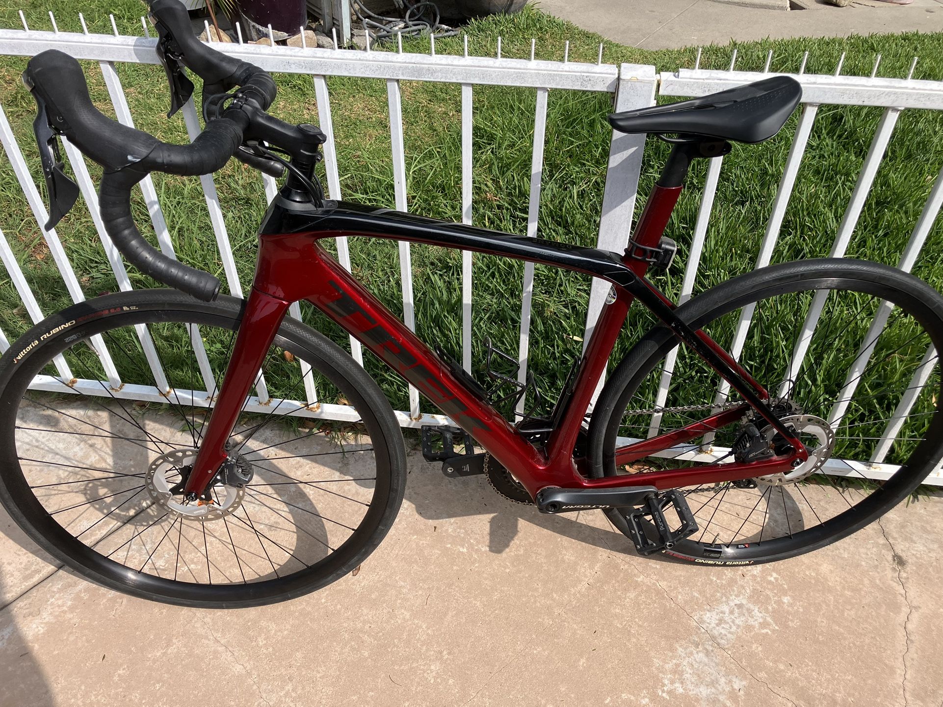 Trek Domane 2023 SL6 Size 52 cm (Crimson/Trek Black) Great Condition