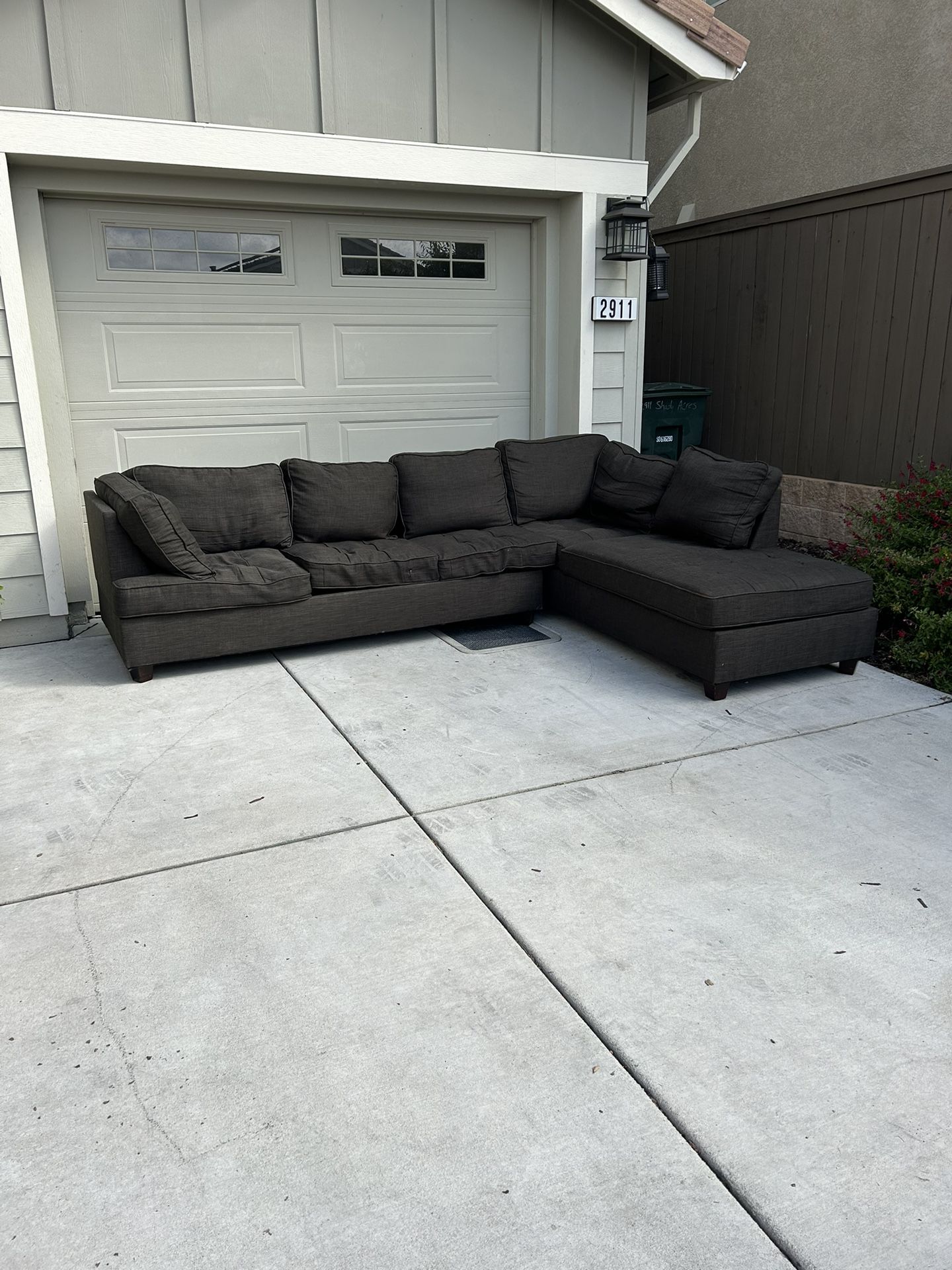 Beautiful Couch Sectional (Dark Grey)
