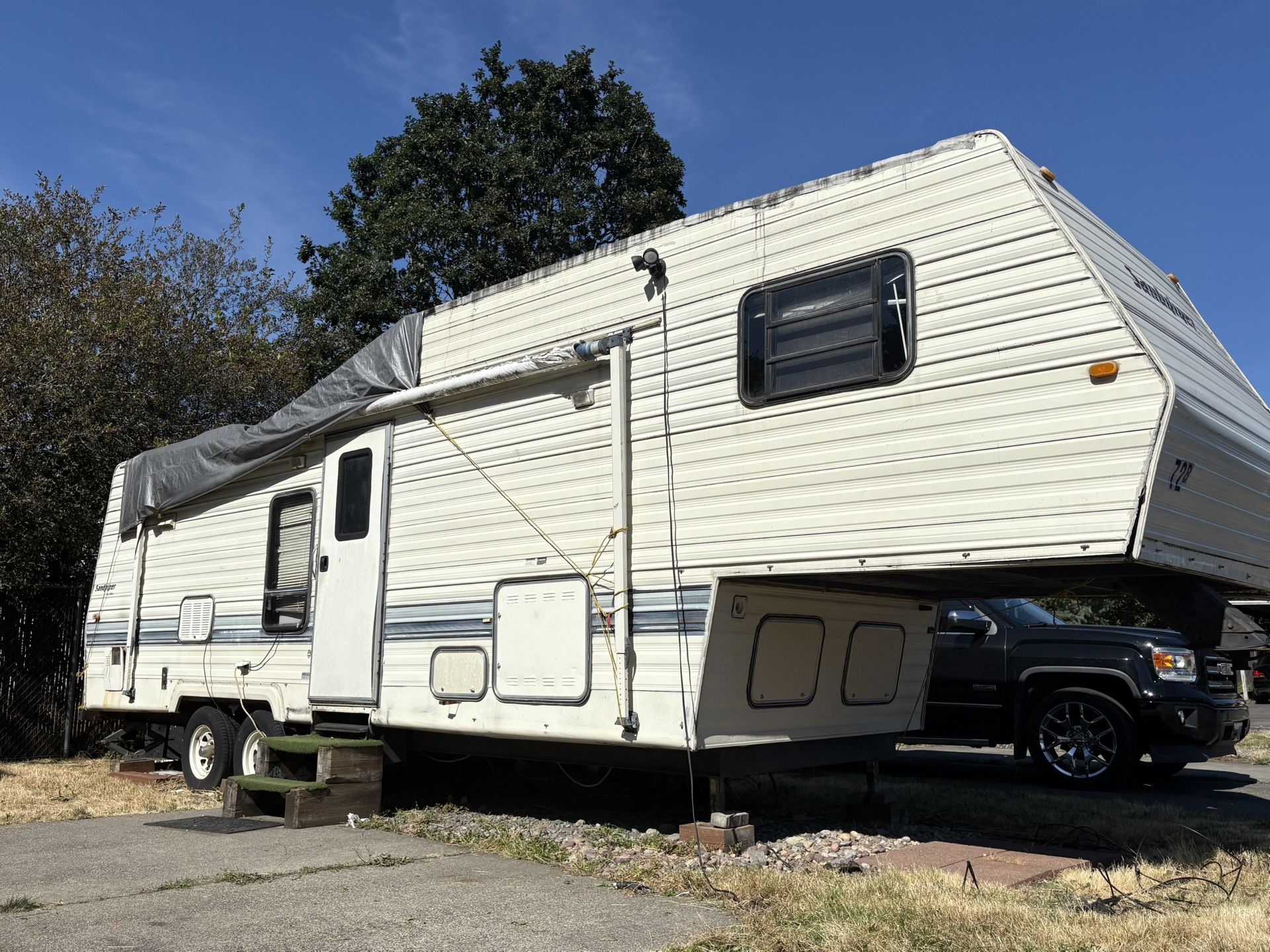 29’ 1994 Sandpiper 5th wheel