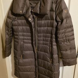 ✨Brand New Michael Kors Brown Puffer Jacket – Stylish & Warm! ✨