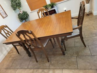 Dining Room Table w/6 chairs