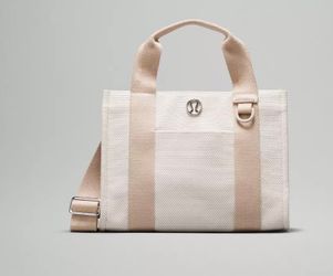 Lululemon tote bag