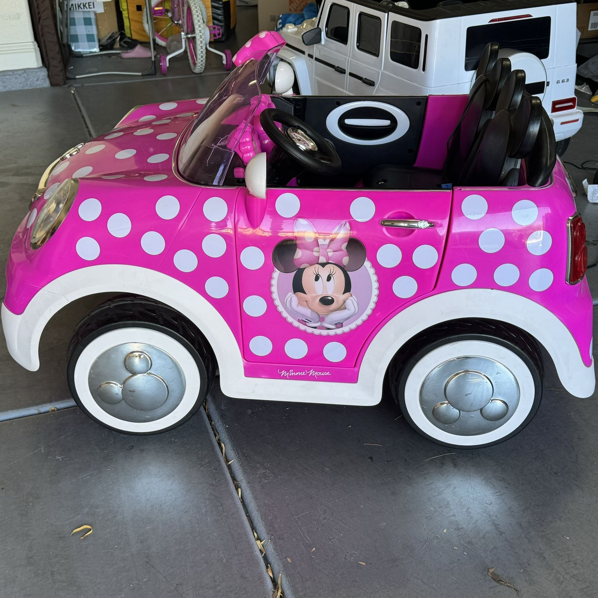 Disney Minnie Mouse Hot Rod Coupe Ride-On Toy by Kid Trax, 12 Volt, pink