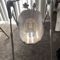 Graco baby swing (battery operated )