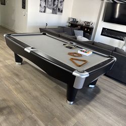 Brunswick 8’ Metro Black Pool Table w Rack