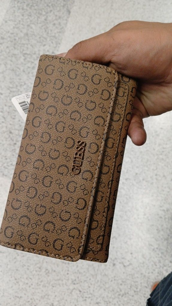 Guess Wallet