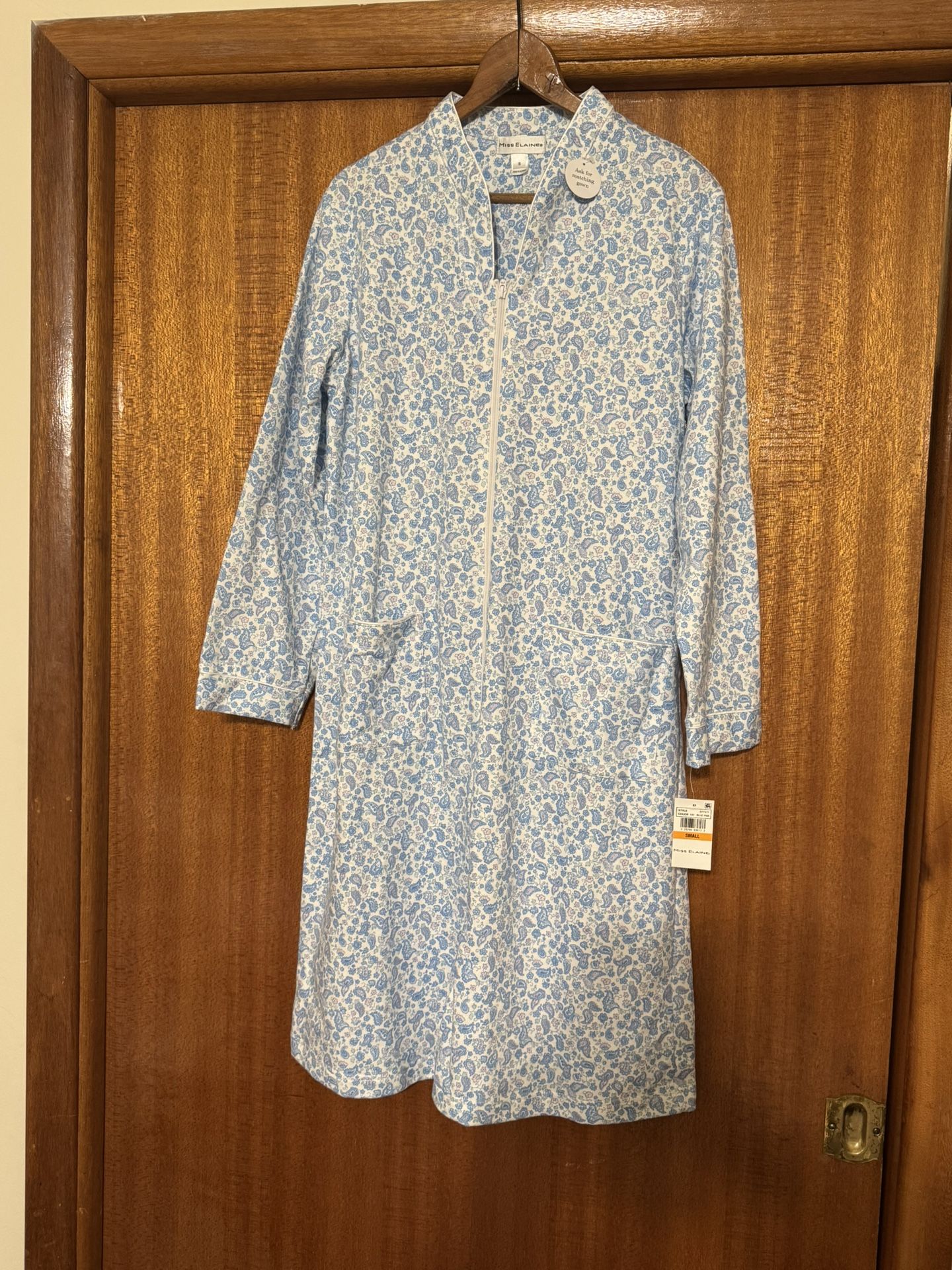 💙 Miss Elaine Zip-Front Robe – Size Small