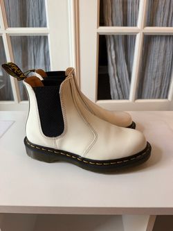 Dr. Martens 2976 White Leather Chelsea Boots Size 6 Never Worn!