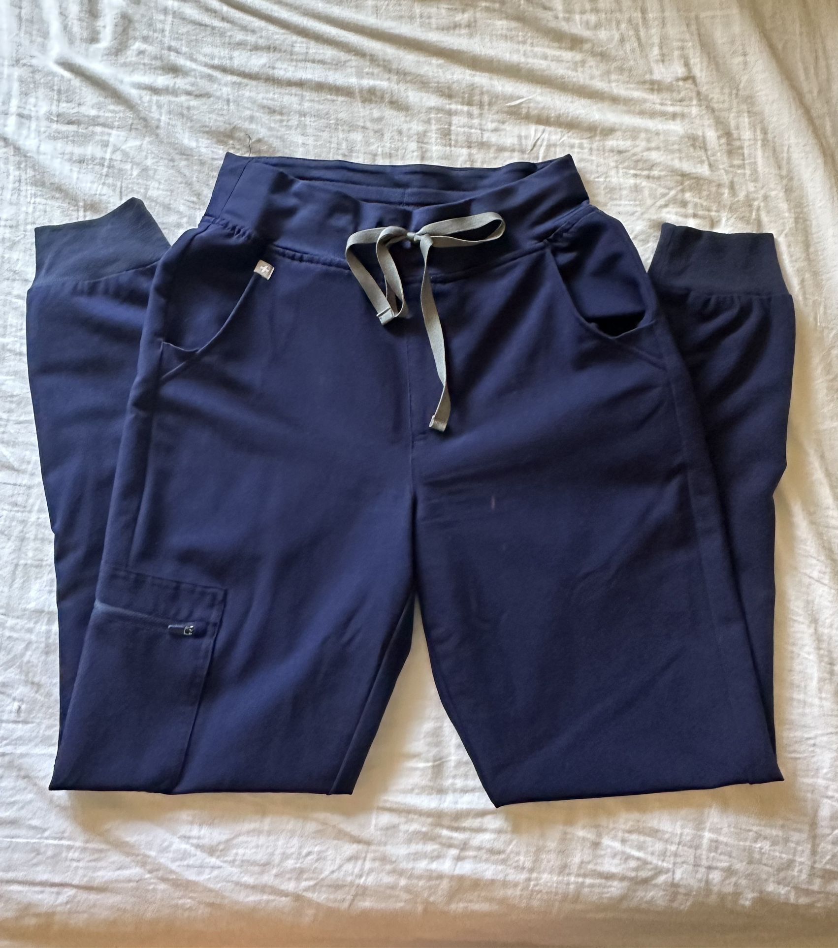 FIGS Zamora Jogger Scrub Pants in Navy. Size Small/Tall.