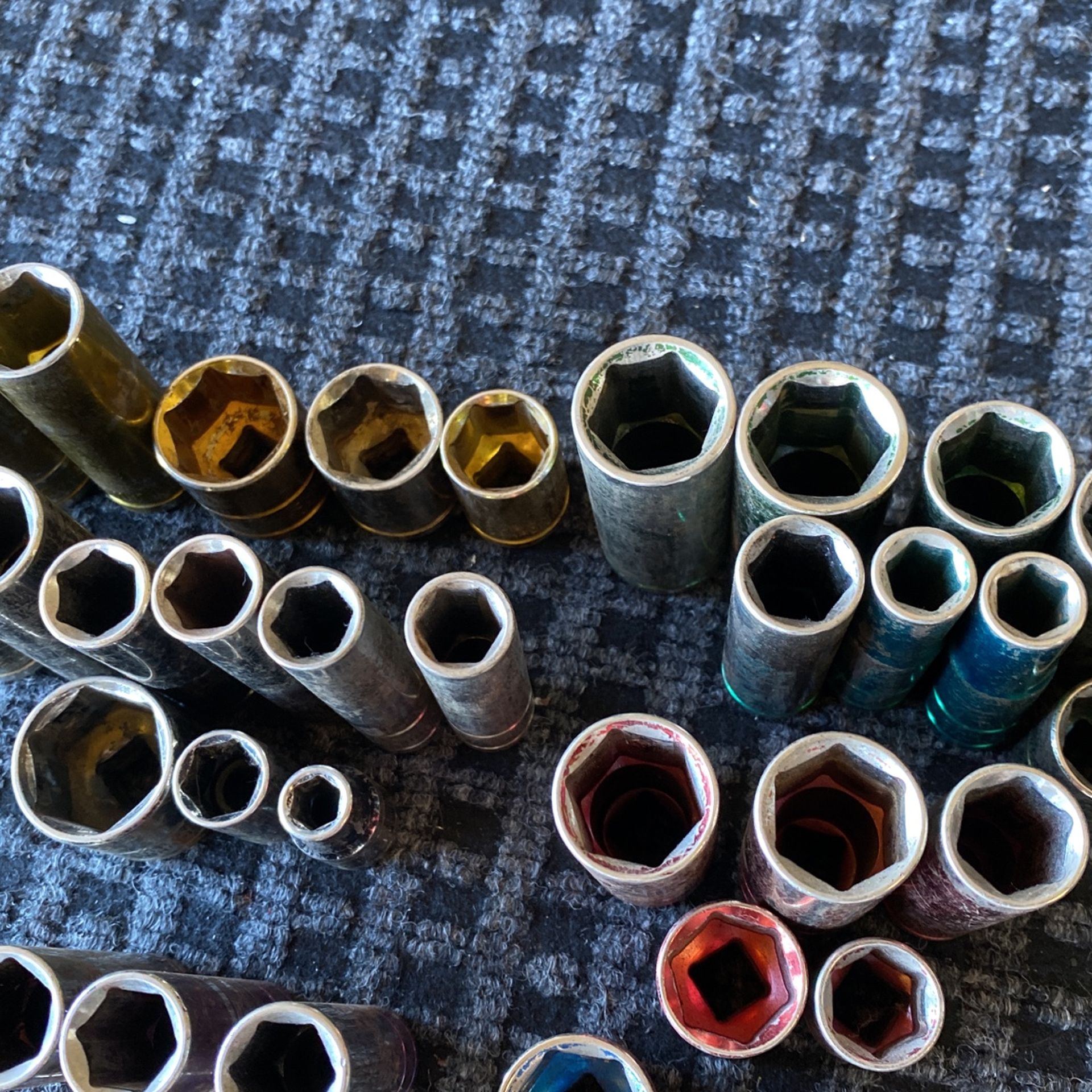 sockets / tool set 37 sockets in good condition 30 for Sale in San