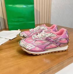 Size 8.5|1:1 Pink Bottegas | cash only | meetups or drop offs.