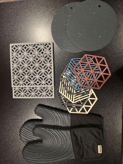 Silicone Oven Mitts & Trivet Mats Set – 10 Pieces – Dark Grey