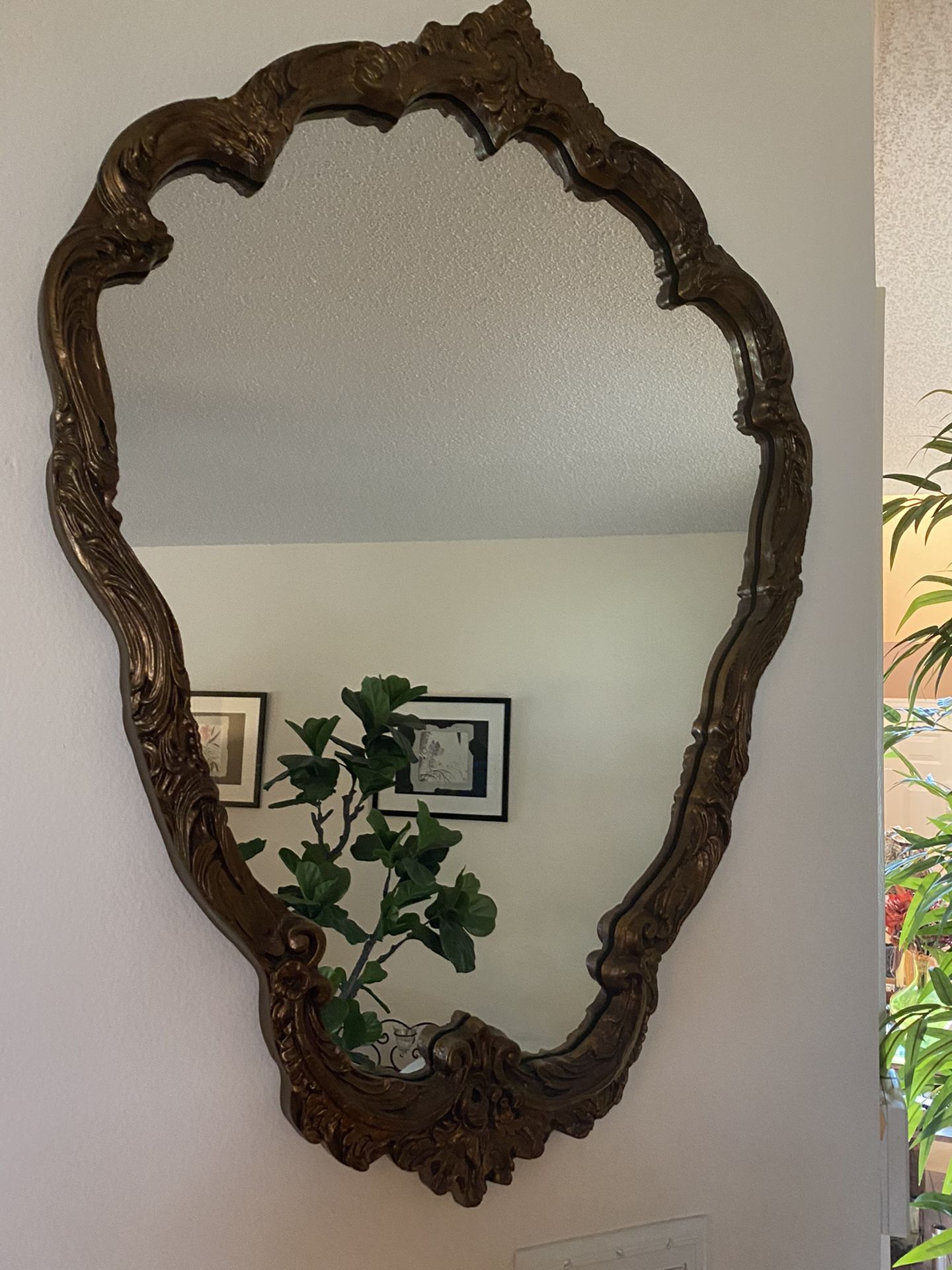 Wall mirror