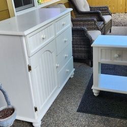 FREE Dresser With The Mirrow, Matching Bed, And Night Stand