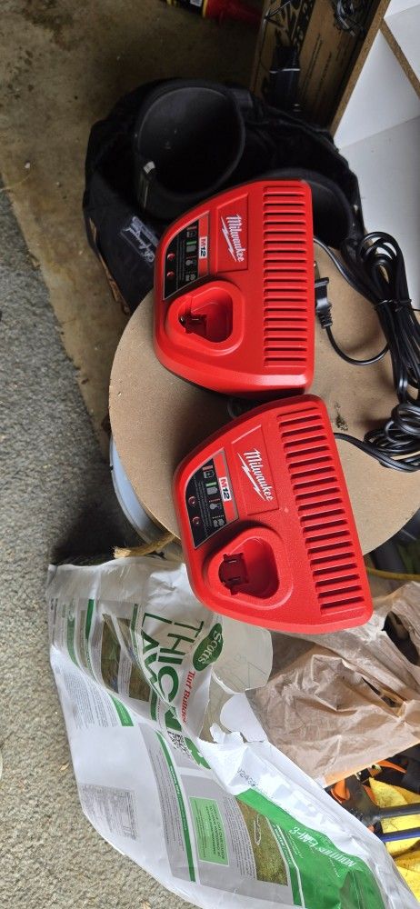 Milwaukee M12 Charger