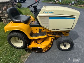 Cub Cadet 1641 Garden Tractor 16 hp V Twin. 416 Hours.