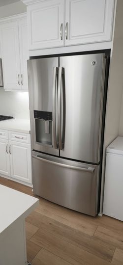 GE 22.1 cu. ft. Counter-Depth French Door Refrigerator - Excellent Condition