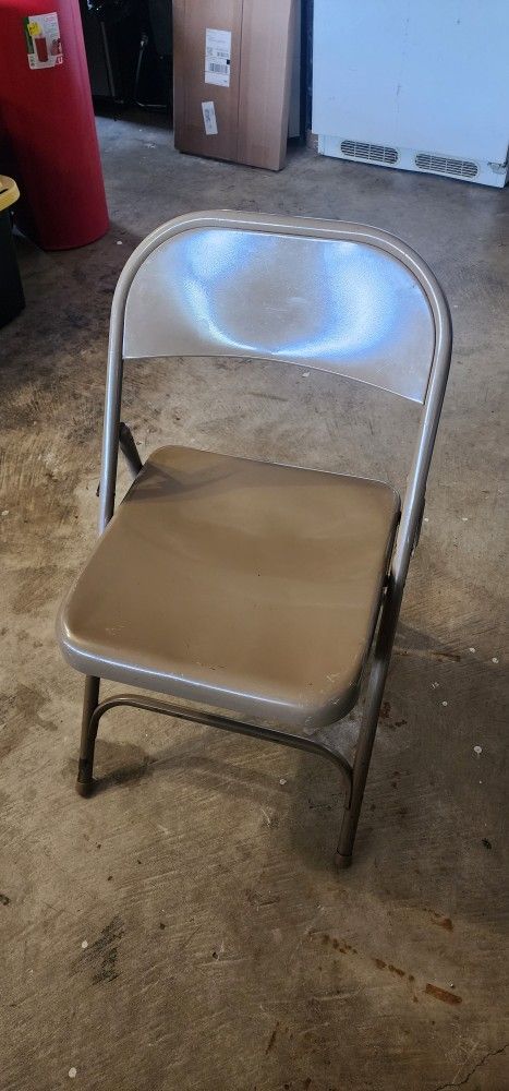 4 Metal Folding Chairs Brown
