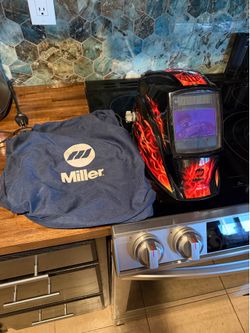 Miller Auto-Darkening Welding Helmet – Flame Design – Fully Functional
