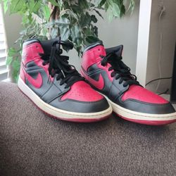 Jordan 1 Banned Mid Size 12