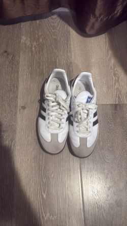 Used Sambas size 8