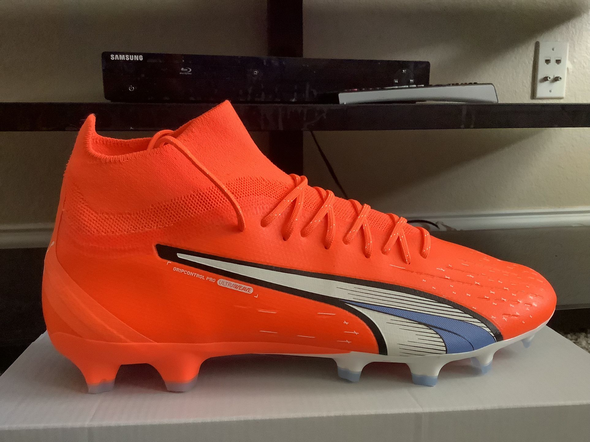 NEW MEN’S PUMA ULTRA PRO FG/AG SOCCER ⚽️ CLEATS ORANGE/WHITE Sz 12