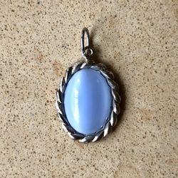 💙 Pretty, light blue cat’s-eye like oval pendant made from vintage cabochon in silver tone setting