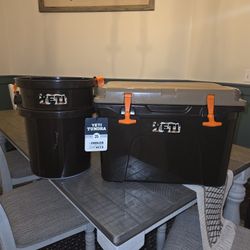 Yeti Wetlands 5 Gallon Bucket & Wetlands Limited Addition 35 Quart Yeti Tundra 