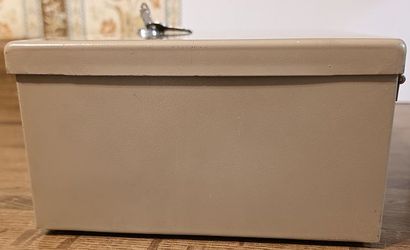 Metal Lock Box with Keys