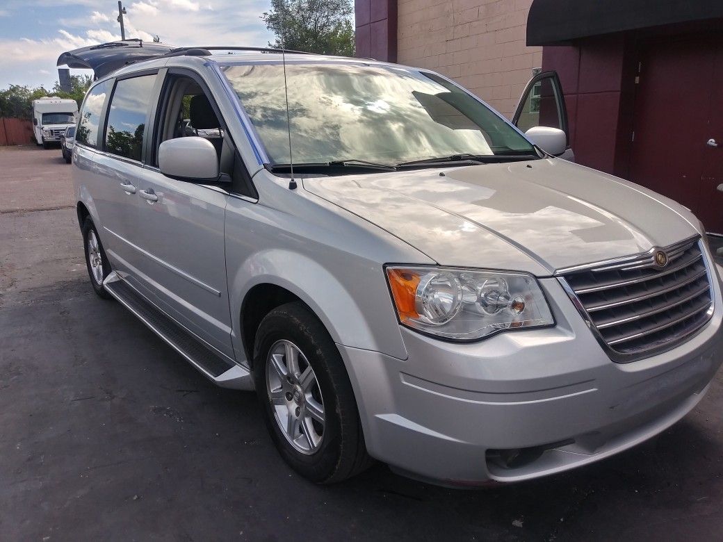 2008 Chrysler Town & Country