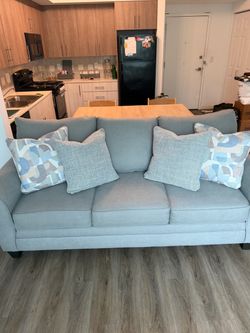 Beautiful 3-Cushion Sofa Like New$450