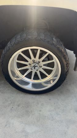 Chevy Silverado Rims w/tires 33”