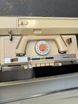 Knitking KH-830 Knitting Machine (Standard Gauge) – Great Condition