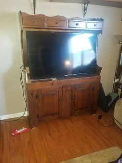 Hutch with 50 inch Samsung tv